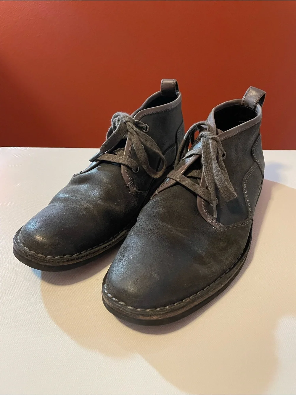John Varvatos Men’s Hipster Chukka Distressed Charcoal Leather Lace Ankle Boots